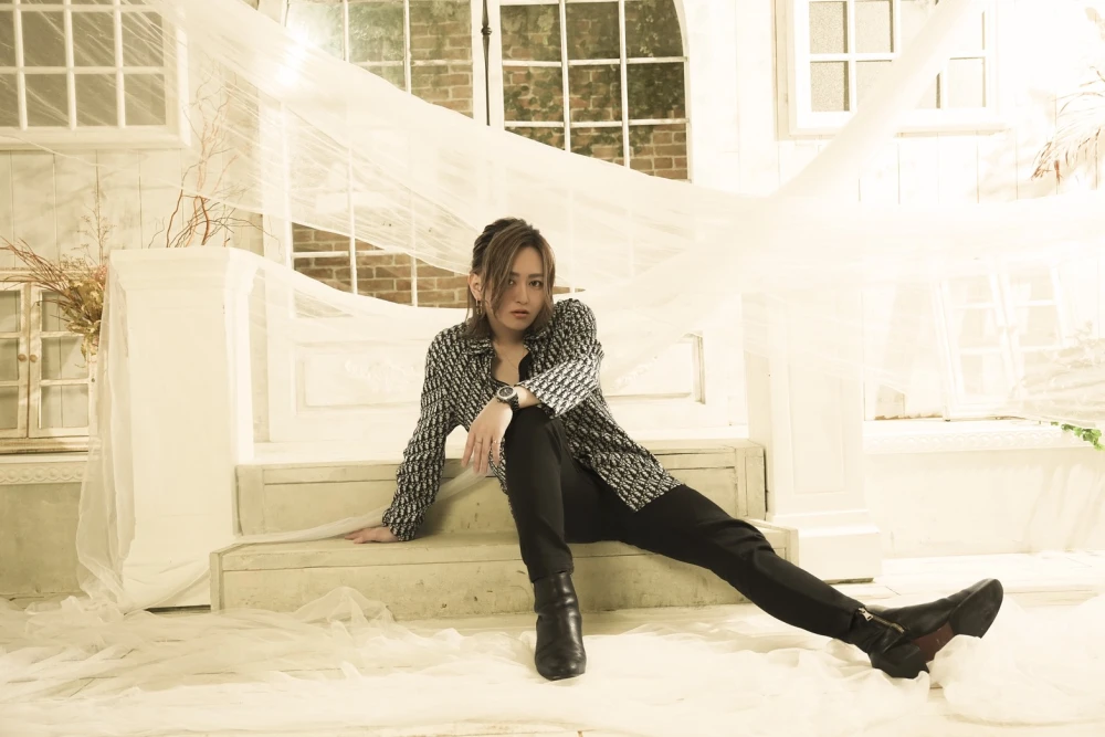 キャストカバー画像2