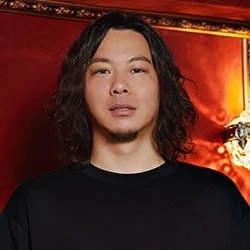 優木 純