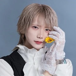 英 零一華