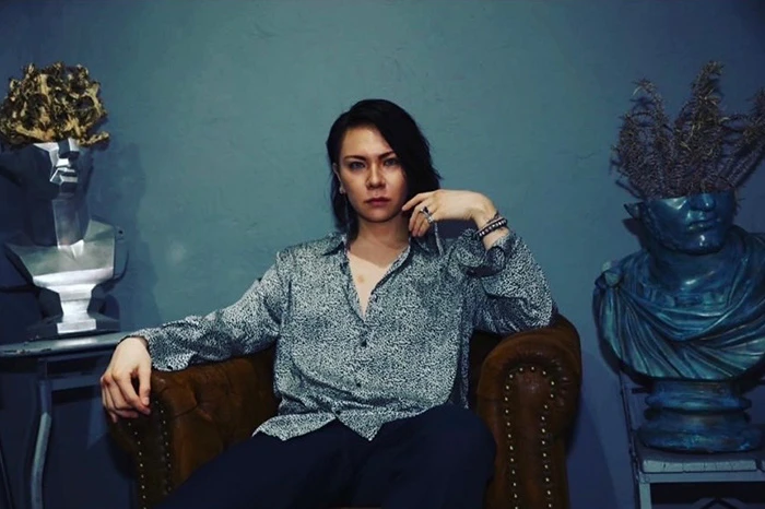 キャストカバー画像1