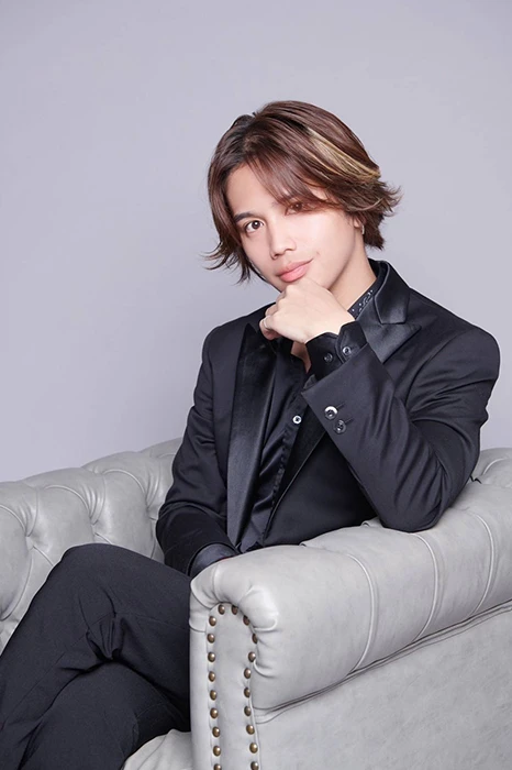 キャストカバー画像1