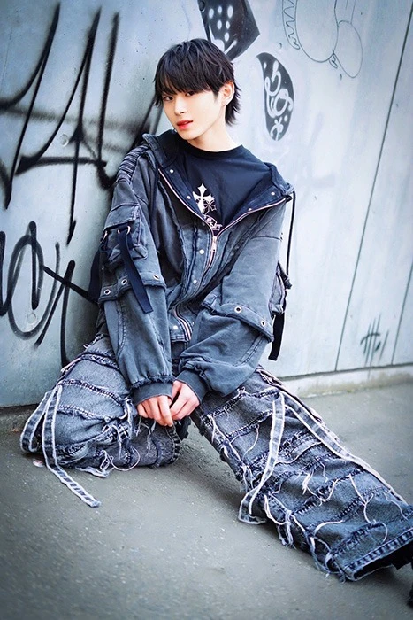 キャストカバー画像1