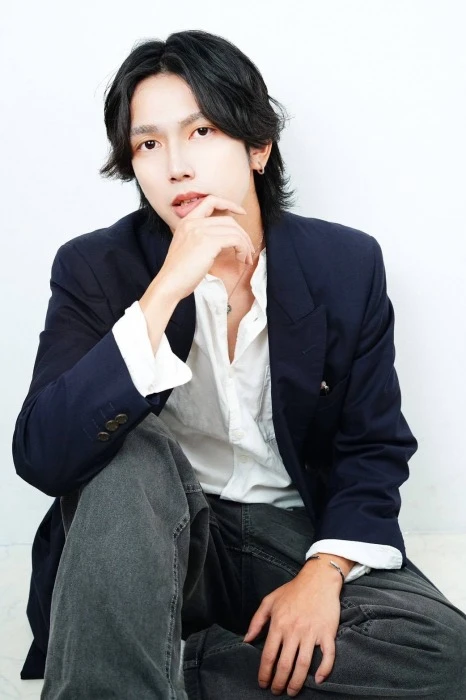 キャストカバー画像1