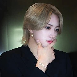 蒼依 璃玖