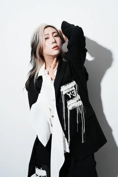 キャストカバー画像1