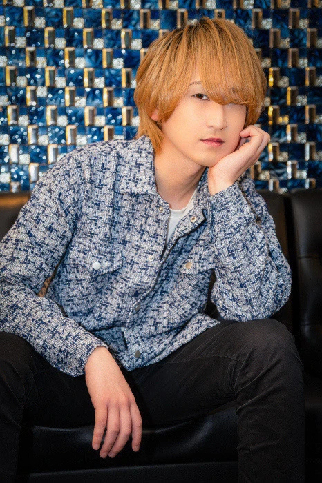 キャストカバー画像1