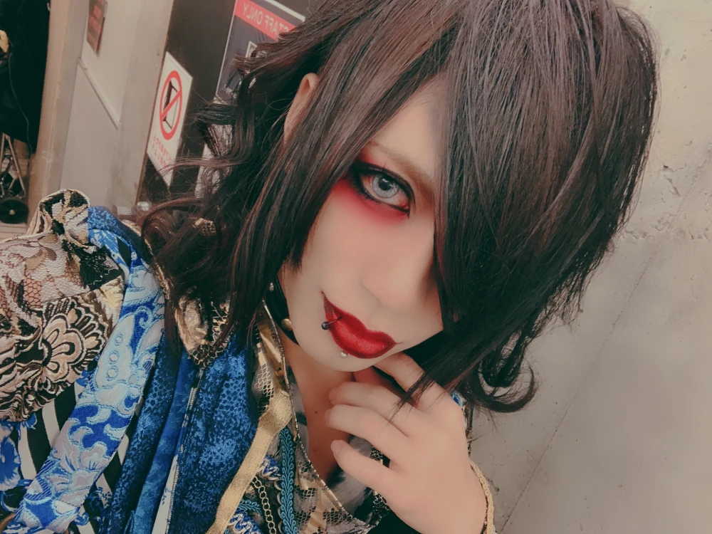 消しても消えぬ思いはただ
