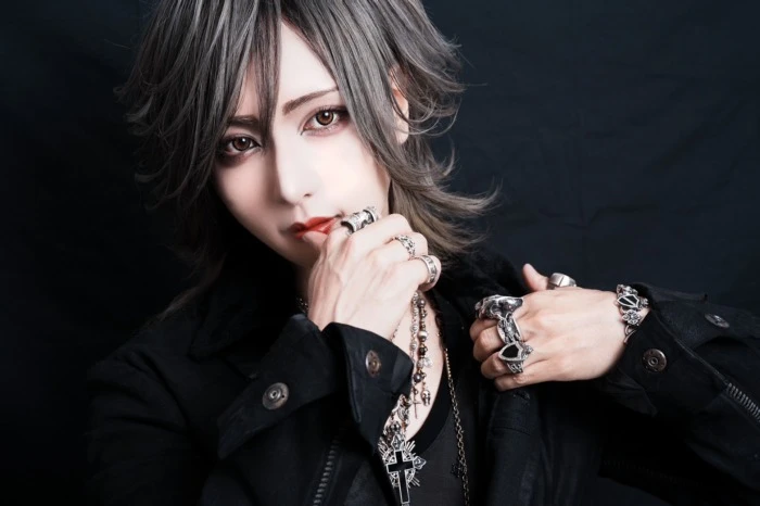 キャストカバー画像1