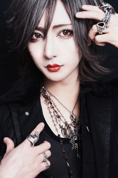 キャストカバー画像3