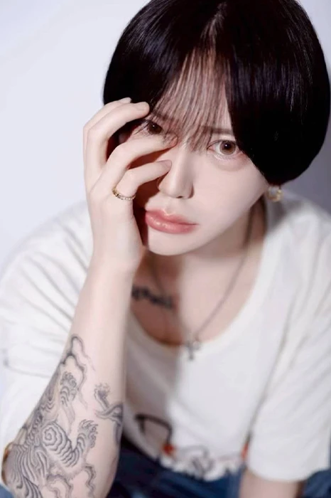 キャストカバー画像2