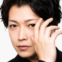 輝咲真也