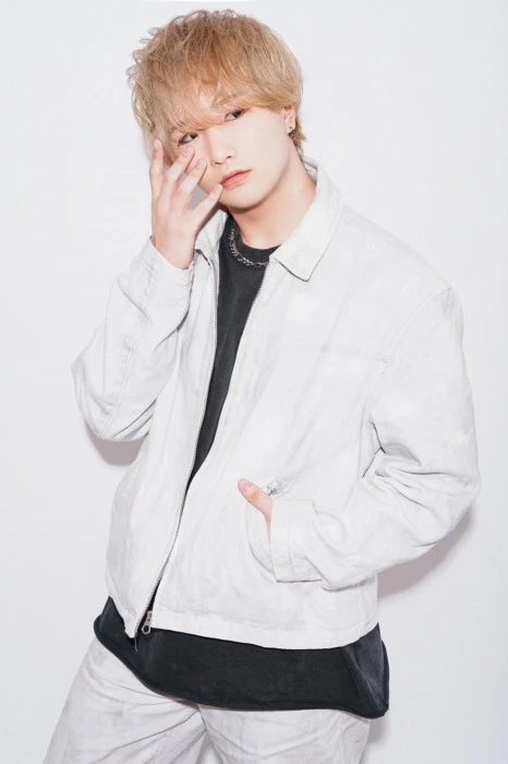 キャストカバー画像1