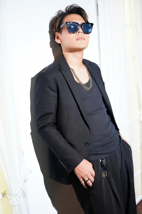 キャストカバー画像3