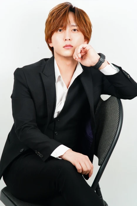 キャストカバー画像2