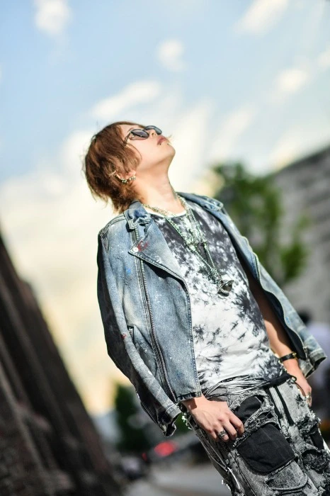 キャストカバー画像1