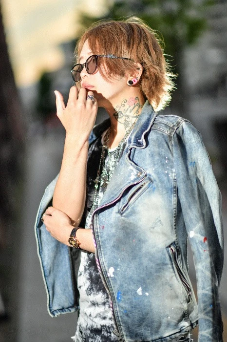 キャストカバー画像2